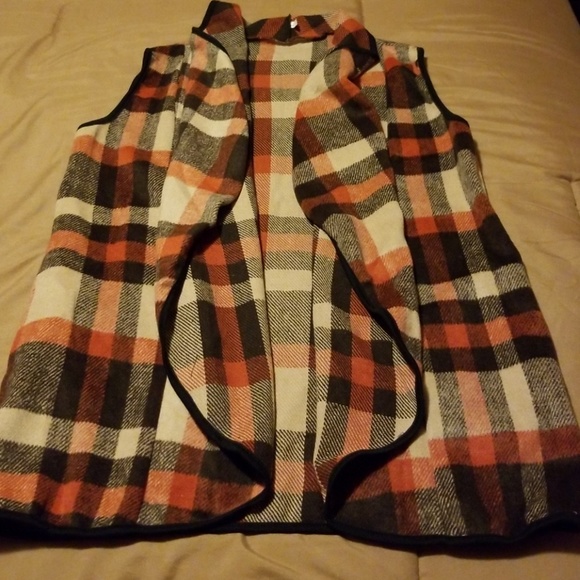 **LAST ONE**Fall plaid sleeveless open vest - Picture 2 of 4